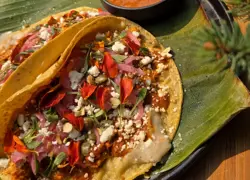 Panuchos de Pollo Pibil